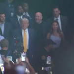 Trump accolto tra gli applausi al suo arrivo a un incontro di MMA a Miami