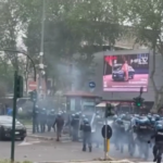 Derby di Roma, scontri tra i tifosi della Lazio e la polizia: cariche, idranti e lancio di oggetti