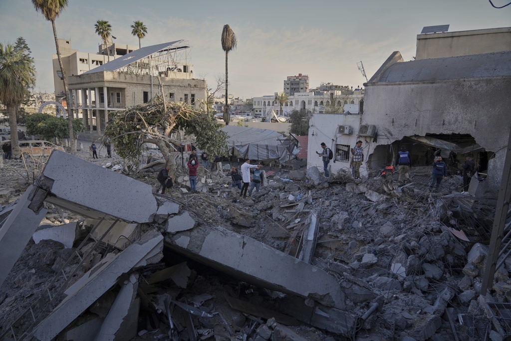 Gaza, Israele bombarda nella notte l’ospedale: distrutto il pronto soccorso