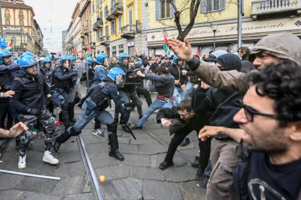 Milano, scontri alla manifestazione pro Palestina: 6 denunciati
