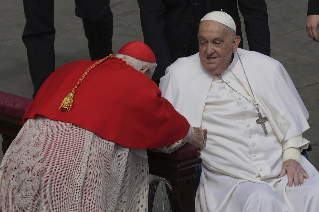 Vaticano, la Messa della Domenica delle Palme: saluto a sorpresa di Papa Francesco