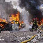 Ucraina, attacco russo su Sumy: 34 morti tra cui 2 bambini. Zelensky: “Azione di un bastardo”