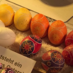 I sorbi decorano le uova per Pasqua: da 90 minuti a 6 ore per la lavorazione