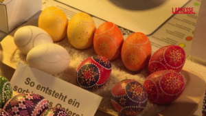 I sorbi decorano le uova per Pasqua: da 90 minuti a 6 ore per la lavorazione