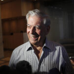 Mario Vargas Llosa, il Nobel e il pugno a Garcia Marquez: la biografia