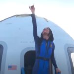 Katy Perry nello spazio con Blue Origin: il lancio ha avuto successo, il razzo è rientrato sulla Terra