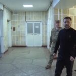 Ucraina, Zelensky e Rutte visitano soldati feriti a Odessa