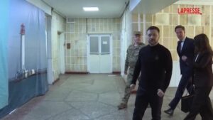 Ucraina, Zelensky e Rutte visitano soldati feriti a Odessa