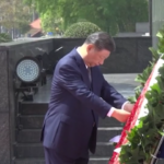 Vietnam, Xi Jinping depone una corona di fiori al mausoleo di Ho Chi Minh
