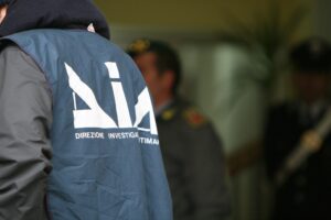 Napoli, blitz anti camorra della Dda: 24 indagati