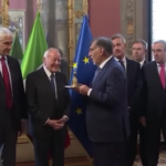 Gianni Letta, festa per i 90 anni in Senato: La Russa gli dona una campanella