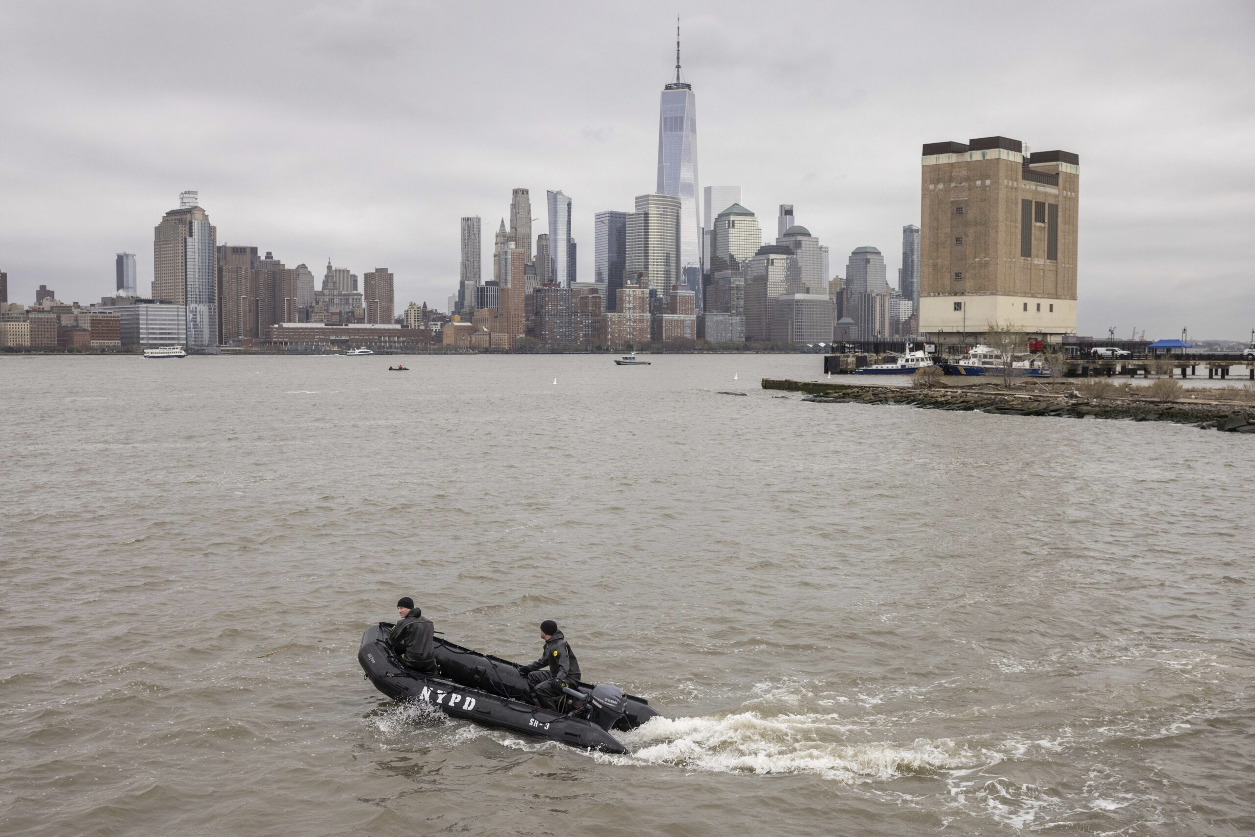 Elicottero caduto nell’Hudson a New York, stop ai voli della compagnia aerea