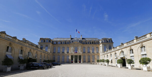 Il palazzo dell'Eliseo a Parigi. Il governo francese ha annunciato l'espulsione di 12 diplomatici algerini