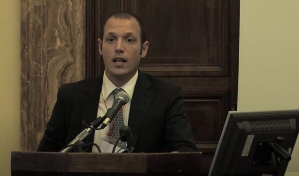 Il genetista Emiliano Giardina (Screenshot da Youtube)