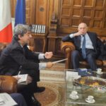 Nordio non rinuncia alla sigaretta dopo il caffè all’incontro con l’Anm