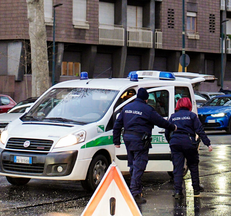 Varese, picchia e violenta 14enne conosciuta sui social a Busto Arsizio