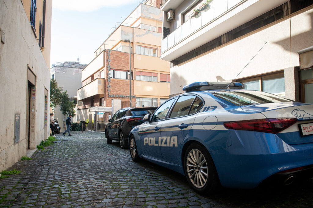 Varese picchia da Lapresse.it Varese picchia e violenta 14enne adescata sui social a Busto Arsizio