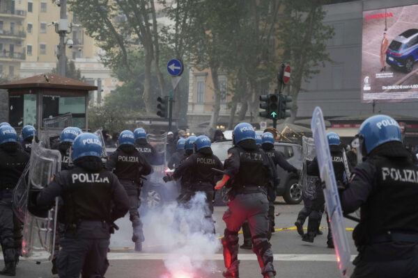 Scontri tra ultras e polizia prima del derby Lazio-Roma del 13 aprile 2025