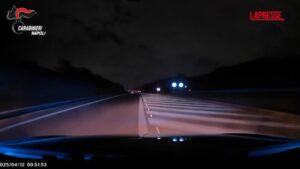 Napoli, contromano su superstrada: arrestato dopo inseguimento di 10 chilometri