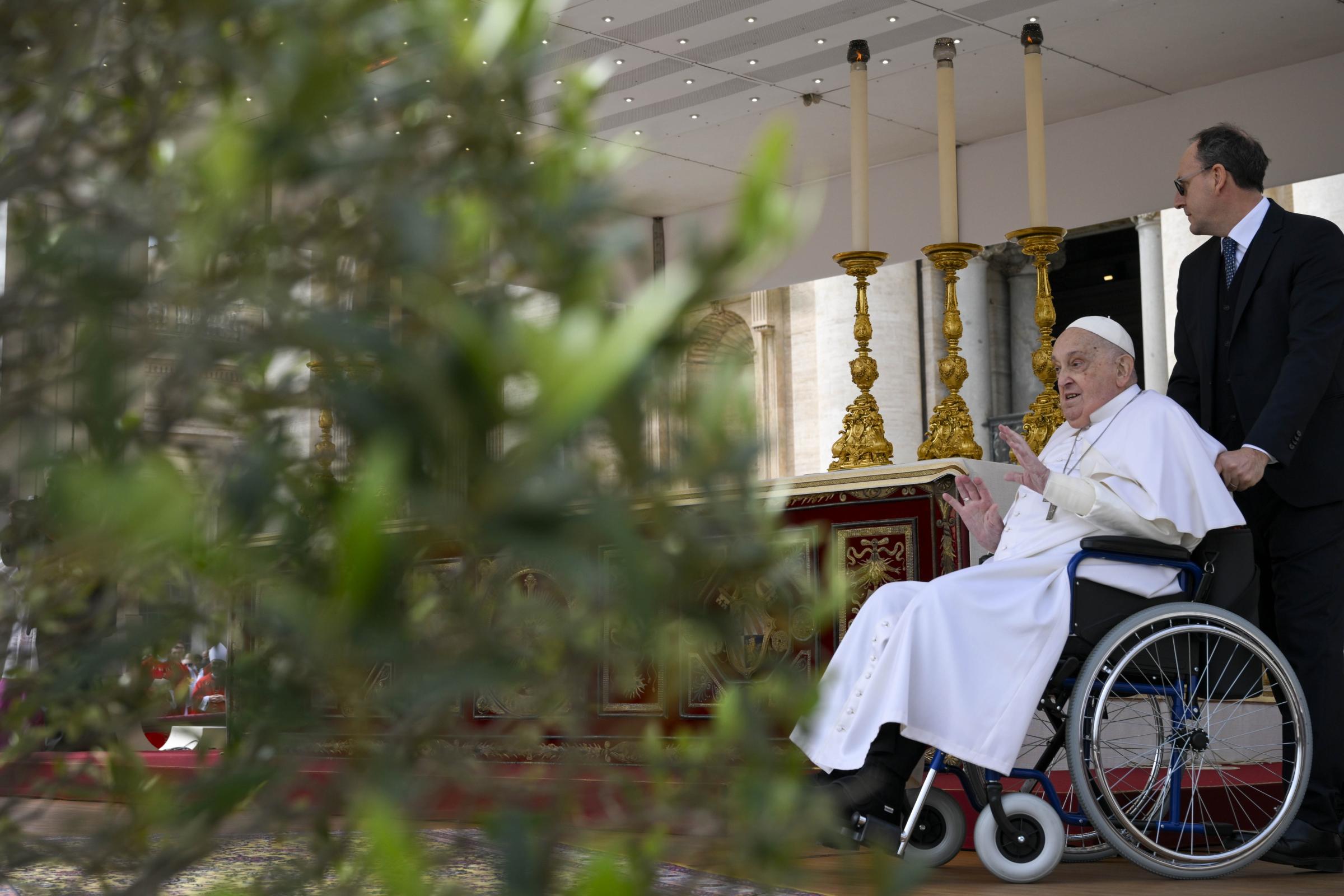 Papa Francesco ha delegato il cardinale Comastri per la messa della Domenica di Pasqua