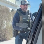 Usa, polizia spacca finestrino auto dopo che occupanti rifiutano di aprire