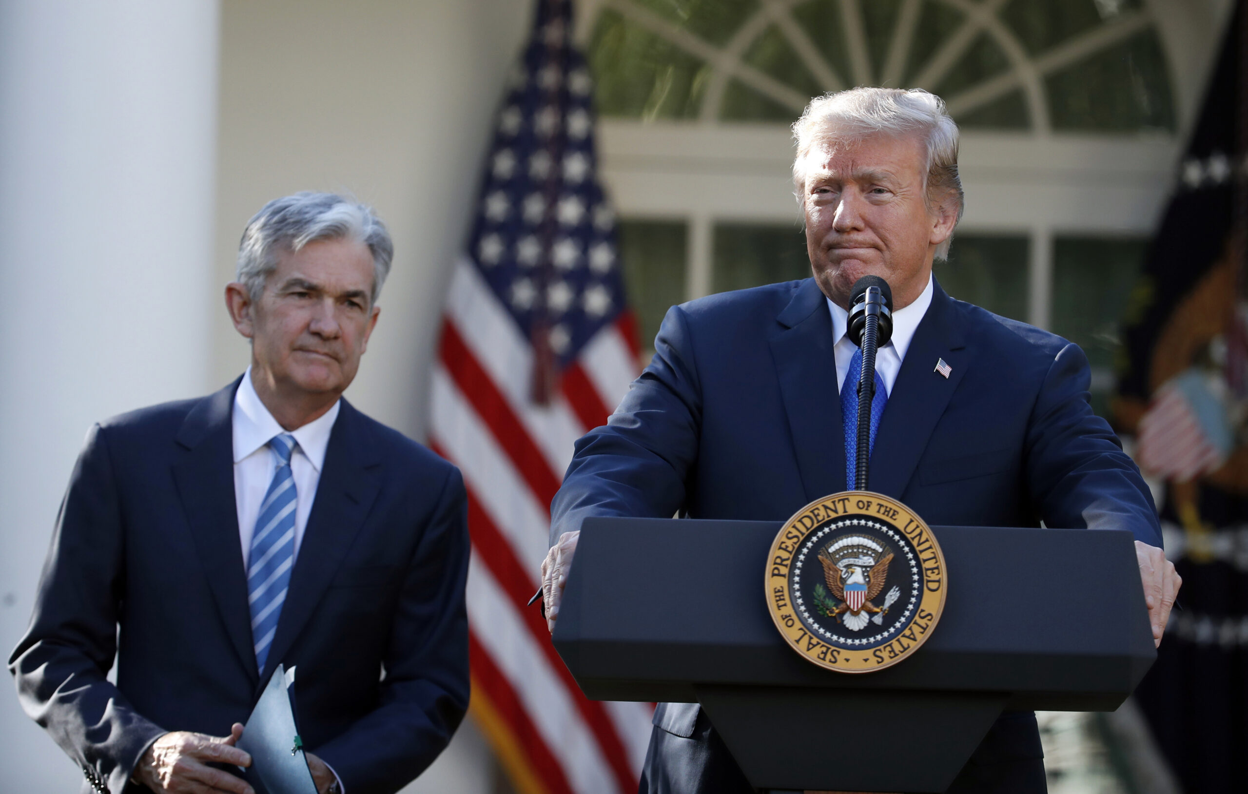 Trump attacca Powell: “Troppo lento sui tassi, il suo licenziamento arrivi in fretta”