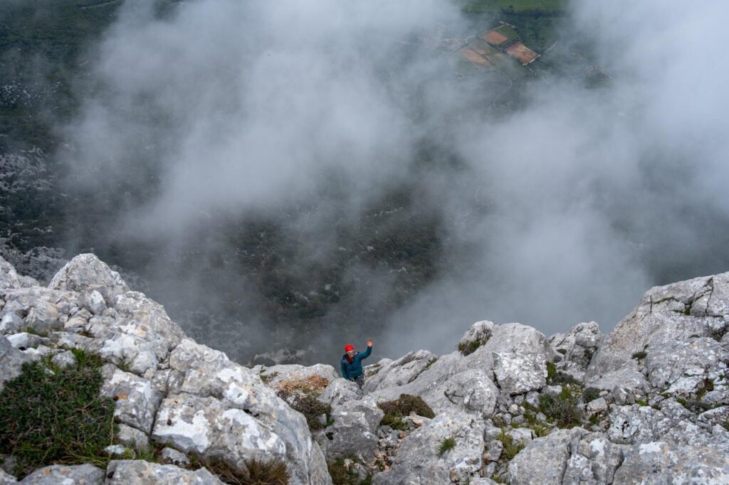 Galleria foto 'Alpinista iraniana Nasim Eshqi apre nuovo percorso contro spose bambine' - foto 5