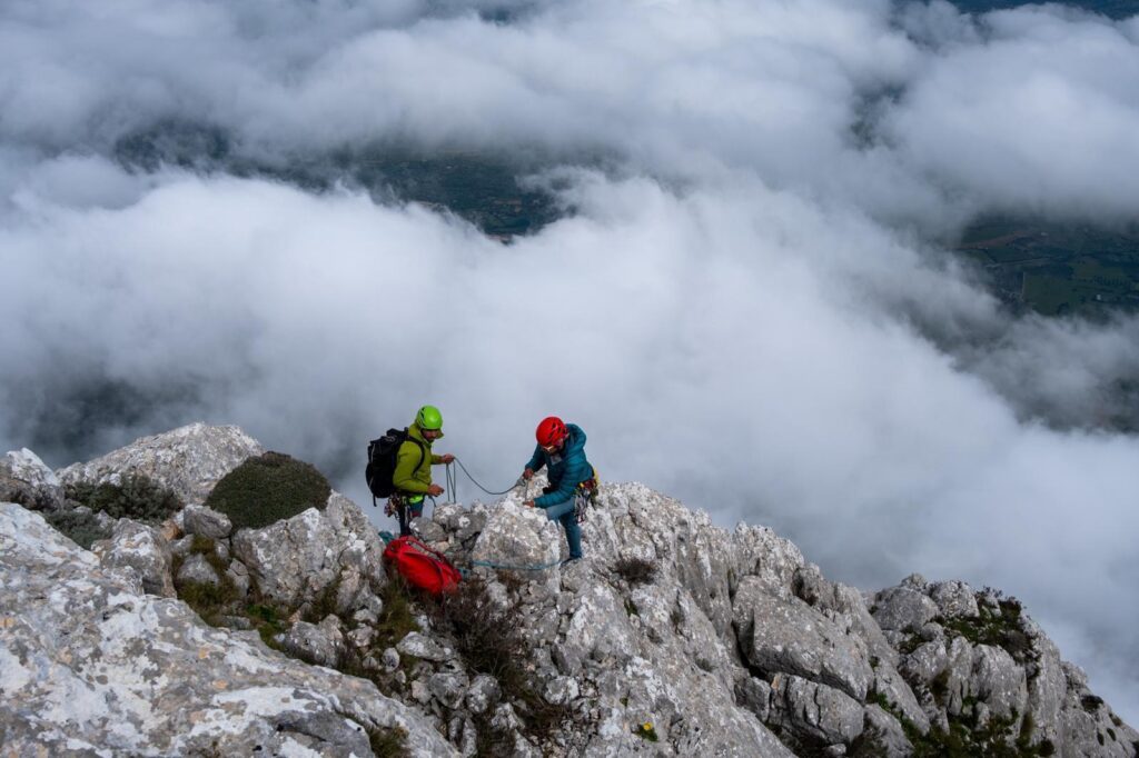 Galleria foto 'Alpinista iraniana Nasim Eshqi apre nuovo percorso contro spose bambine' - foto 4