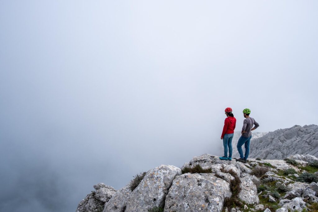 Galleria foto 'Alpinista iraniana Nasim Eshqi apre nuovo percorso contro spose bambine' - foto 2