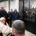 Giovedì Santo, Papa Francesco a Regina Coeli incontra i detenuti: “Pasqua? La vivrò come posso”