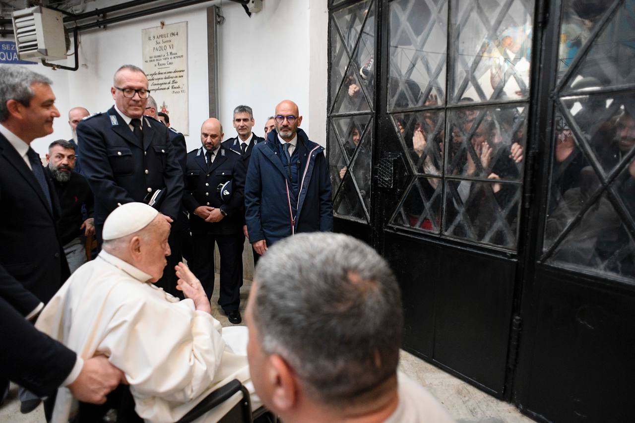 Giovedì Santo, Papa Francesco a Regina Coeli incontra i detenuti: “Pasqua? La vivrò come posso” Giovedì Santo, Papa Francesco a Regina Coeli incontra i detenuti: “Pasqua? La vivrò come posso”