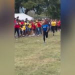 Giamaica, l’olimpionica Fraser-Pryce umilia le mamme alla corsa della scuola