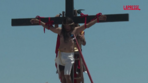 Pasqua, a Manila rievocata la crocifissione di Gesù Cristo