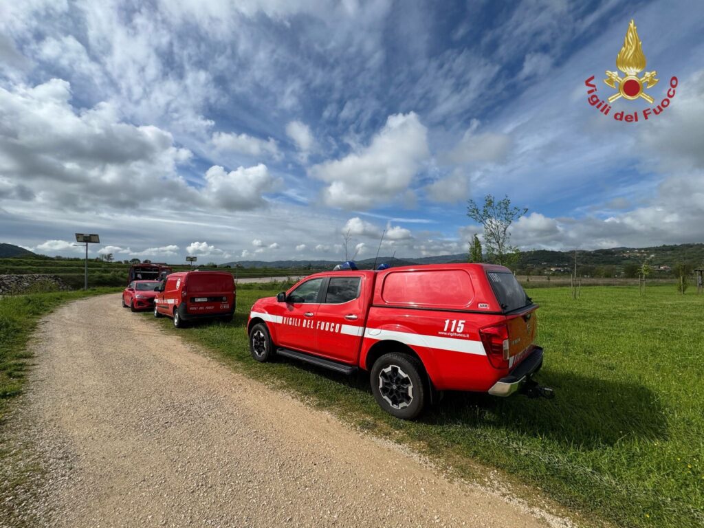 mantova precipita elicottero morto pilota 56enne da Lapresse.it mantova precipita elicottero morto pilota 56enne