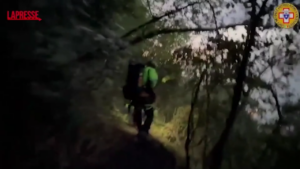 Funivia Monte Faito, il soccorso alpino nel bosco per recuperare la cabina precipitata