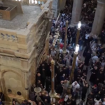 Gerusalemme, migliaia di fedeli alla Chiesa del Santo Sepolcro per Pasqua 2025