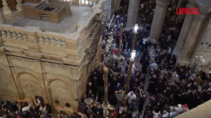 Gerusalemme, migliaia di fedeli alla Chiesa del Santo Sepolcro per Pasqua 2025