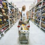 Confcommercio: consumi a marzo -0,7%, pesano i dazi