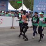 Cina, a Pechino robot alle prese con la mezza Maratona: vince Tiangong Ultra