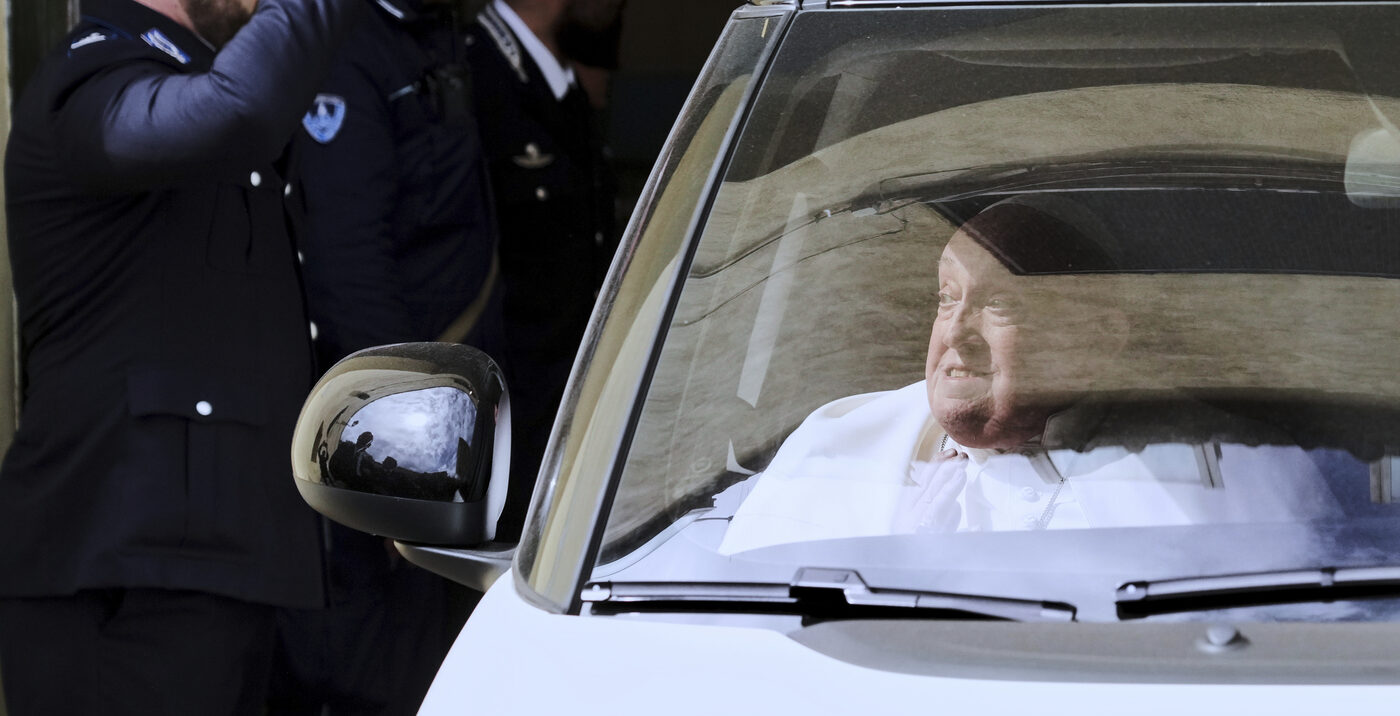 Pasqua 2025, il Papa appare a sorpresa nella Basilica di San Pietro Pasqua 2025, il Papa appare a sorpresa nella Basilica di San Pietro