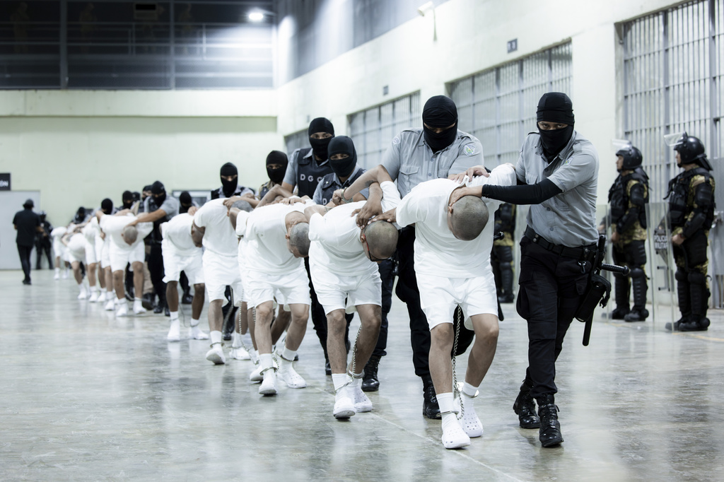 Usa, Corte Suprema blocca deportazione Venezuelani Usa, Corte Suprema blocca deportazione Venezuelani