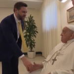 JD Vance incontra il Papa: regalate uova di cioccolato al vicepresidente