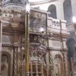 Pasqua, i cristiani riuniti nella Chiesa del Santo Sepolcro a Gerusalemme