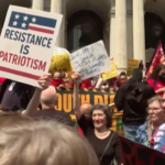 New York, proteste contro l’amministrazione Trump nella ‘Grande mela’