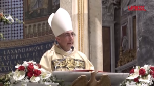 Papa Francesco, messa in suffragio per il Pontefice: San Giovanni gremita di fedeli