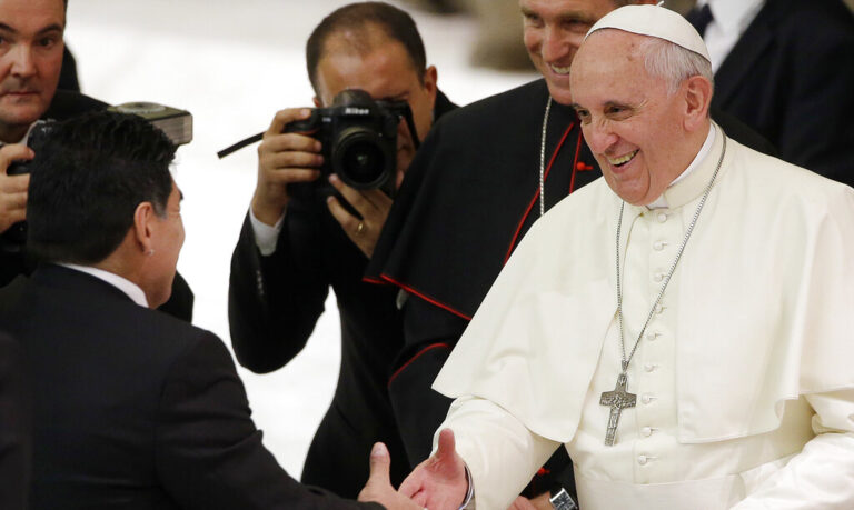 Papa Francesco incontra Diego Armando Maradona