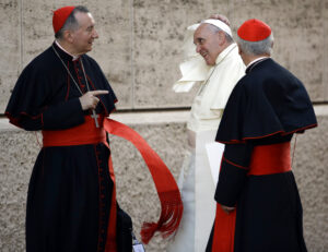 Papa Francesco insieme al cardinale Pietro Parolin nel 2014