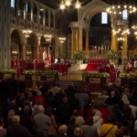 Papa Francesco, la messa a Westminster in memoria di Bergoglio