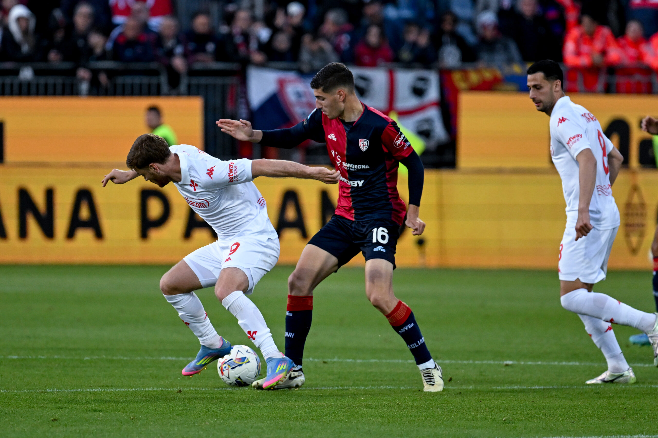 Cagliari-Fiorentina 1-2, viola passano in rimonta