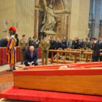 Papa Francesco, l’omaggio dei politici italiani alla salma